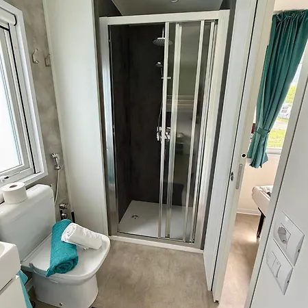 Aparthotel Marea Lido Di Colico, Direkt At The & In Center & Near Ferry To Bellaggio Colico